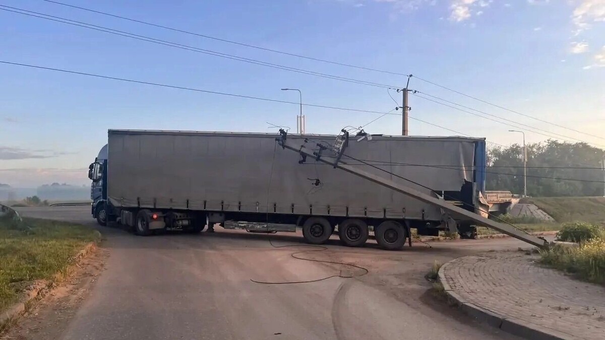    В результате аварии СНТ «Мечел» осталось без света и воды   Госавтоинспекция Челябинска