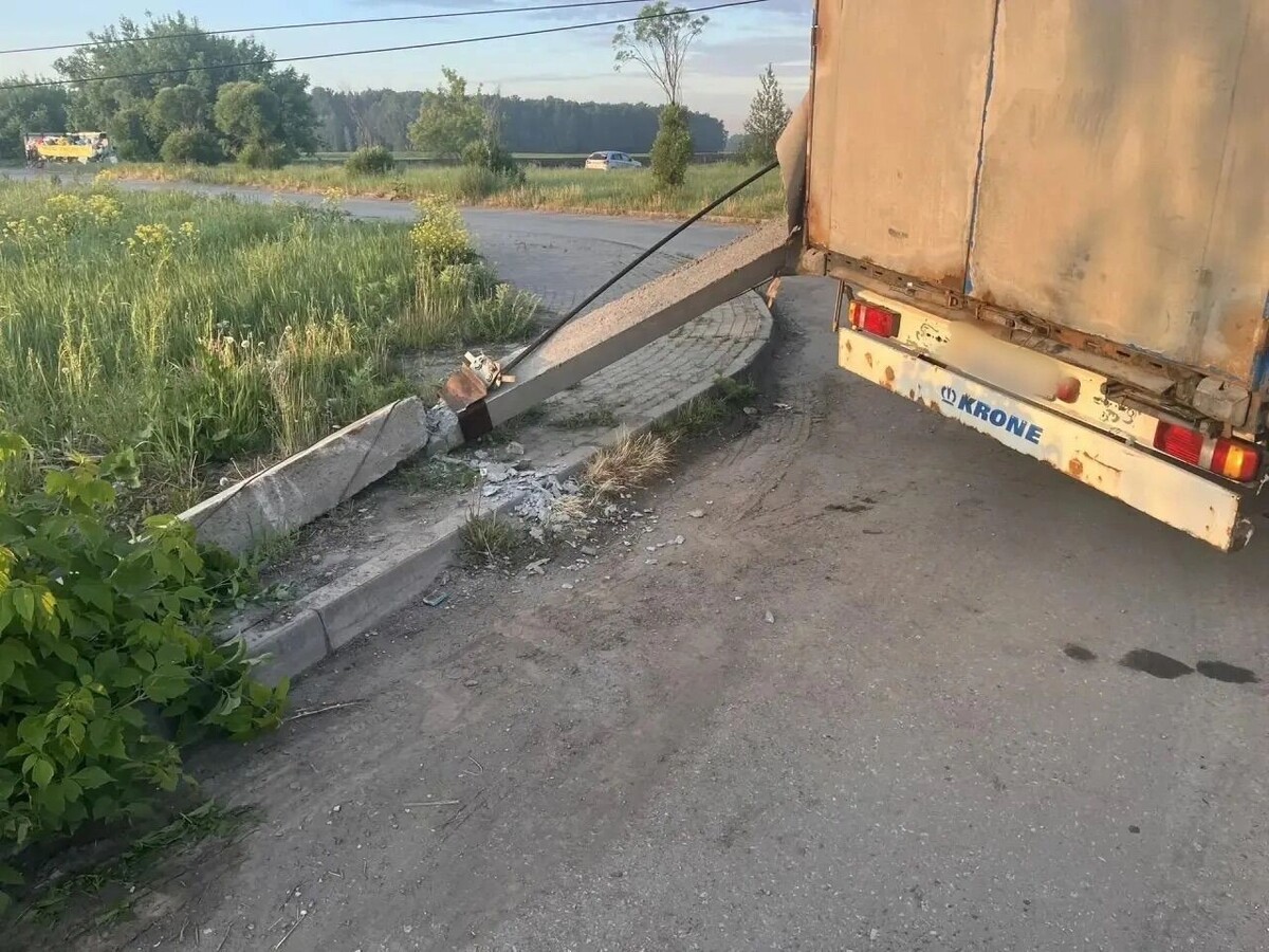    Водитель снес электроопору   Госавтоинспекция Челябинска