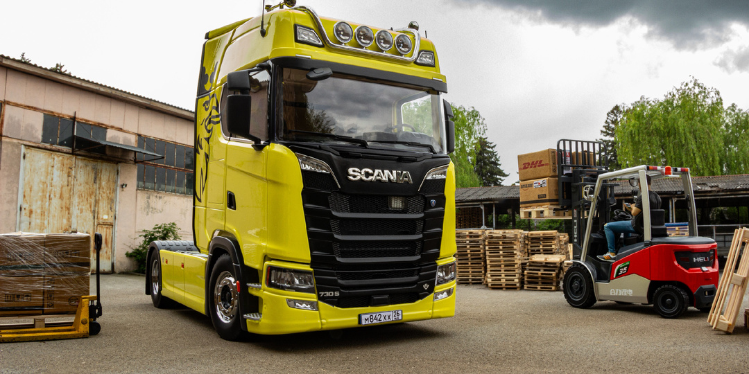 Модель тягача Scania V8 730S от NZG. Масштаб 1:18.