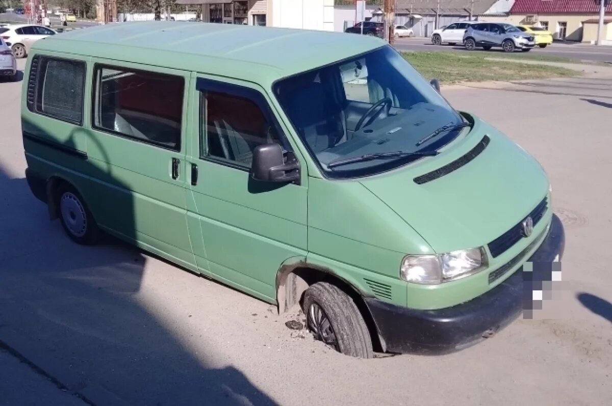    В Туле на Одоевском шоссе отремонтировали яму, в которую провалилась машина