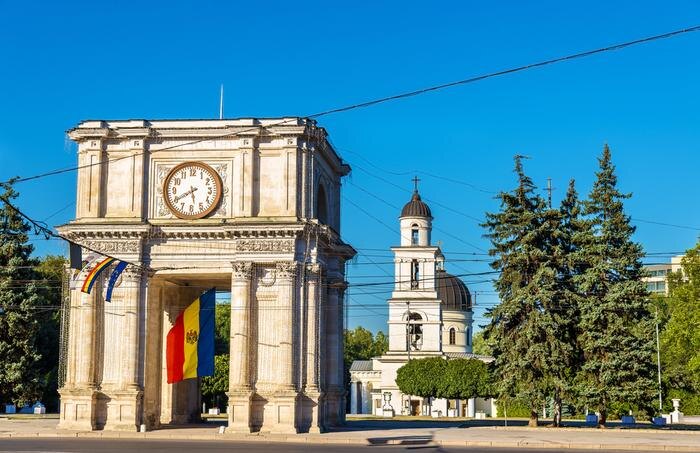Обложка © Shutterstock / FOTODOM / Leonid Andronov