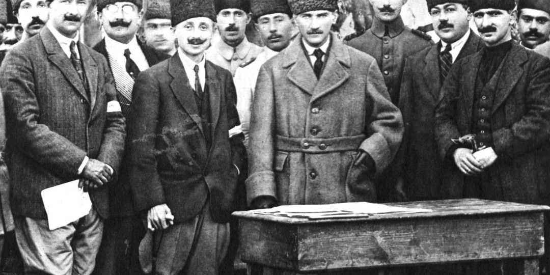 Парадоксальный союз. Зачем большевики помогали Ататюрку