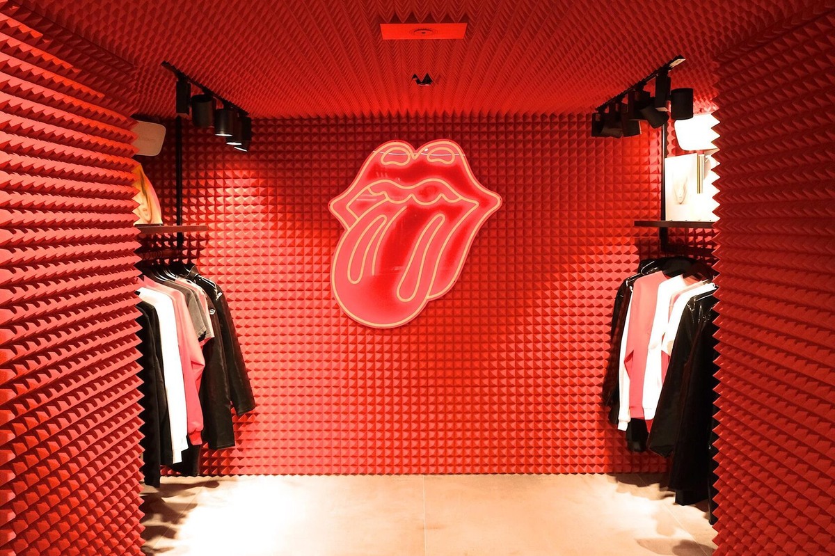Флагманский магазин мерча The Rolling Stones
