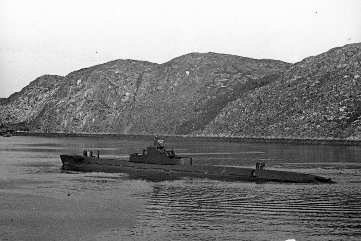    Подлодка "Катюша" в Кольском заливе./sovboat.ru