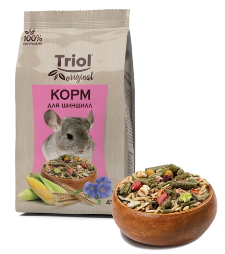 На фото – полнорационный корм для шиншилл Triol Original. В состав входит мультизлаковая смесь из пшеницы, овса, проса, кукурузы, ячменя и гречихи, а также семена подсолнечника и льна, травяные гранулы, морковь и горох. Корм обогащен витаминно-минеральным комплексом, который способствует укреплению иммунитета шиншилл.