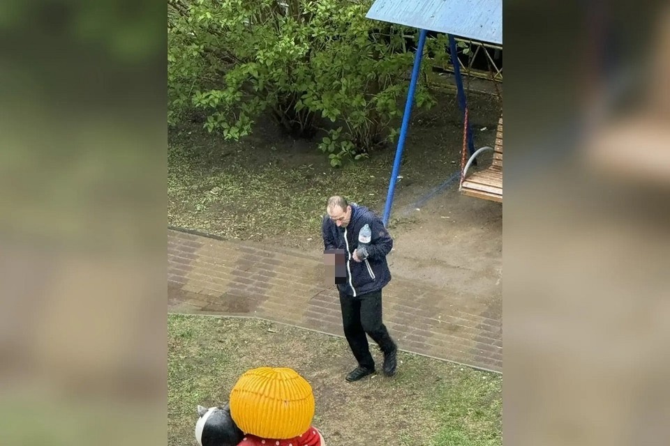    В Красноярске буйный мужчина держит в страхе весь двор. Фото: предоставлено Еленой.