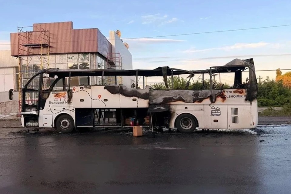    Ранним утром 3 июня 2026 года ВСУ атаковали автобус в Енакиево ДНР. Фото: Штаб обороны ДНР