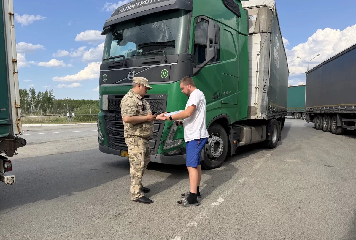    На границе Тюмени с Казахстаном внедрили QR-код контроль грузов