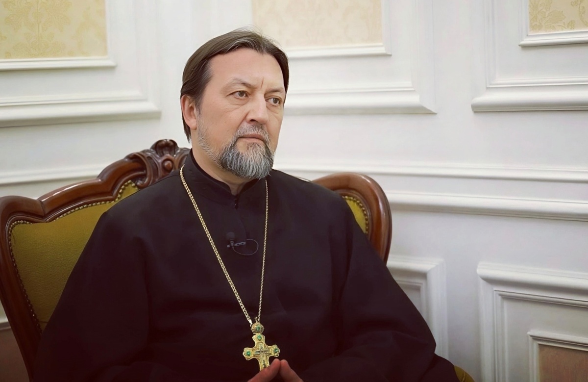 Максим Козлов — митрофорный протоиерей, настоятель храма святых мучеников Михаила и Фёдора Черниговских (г. Москва), кандидат богословия, педагог, профессор Московской Духовной Академии, публицист, писатель.