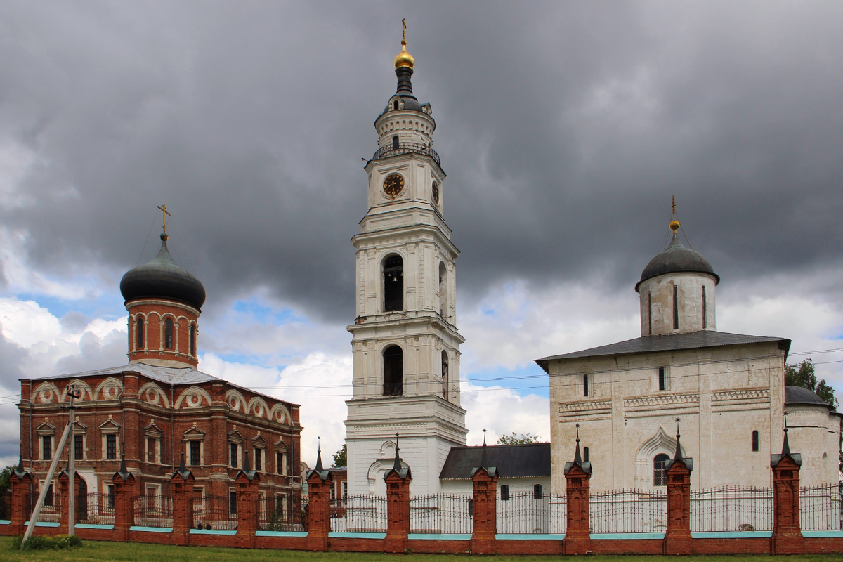 Соборный комплекс Волоколамского кремля. Фото из личного архива автора.