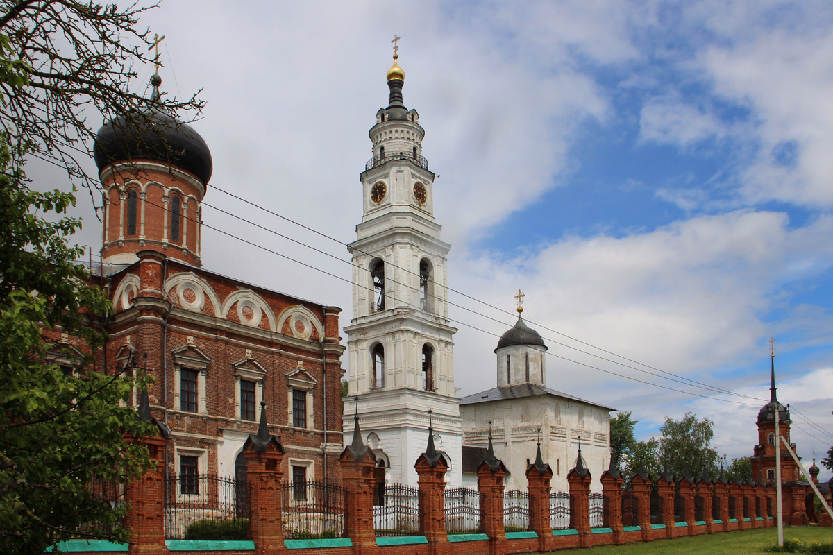 Соборный комплекс Волоколамского кремля. Фото из личного архива автора.