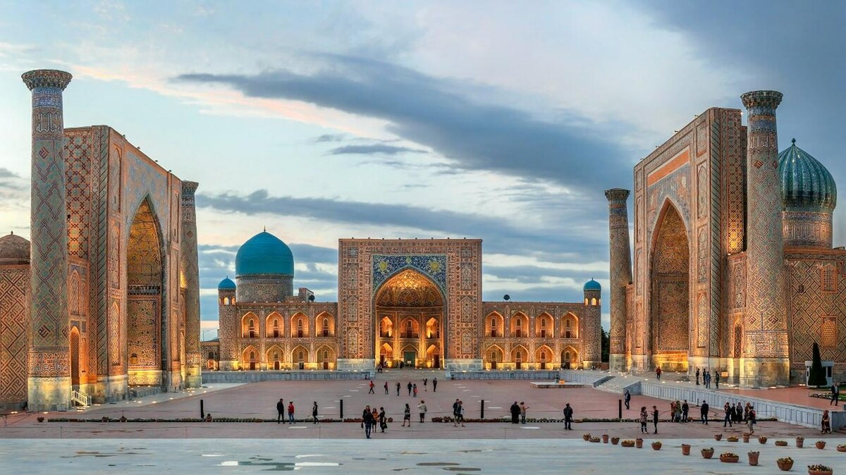 Площадь Регистан в Самарканде. Фото Андрея Кудряшова, 2024 год.