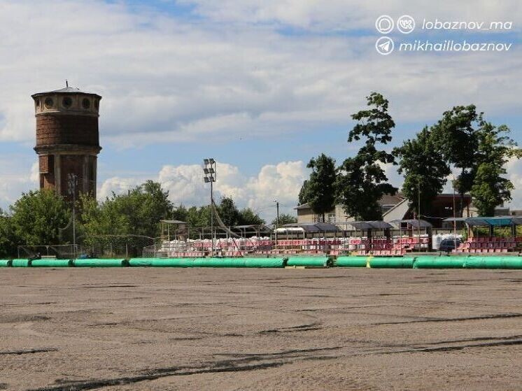     В Старом Осколе капремонт стадиона «Локомотив» завершится в августе, фото: t.me/mikhaillobaznov