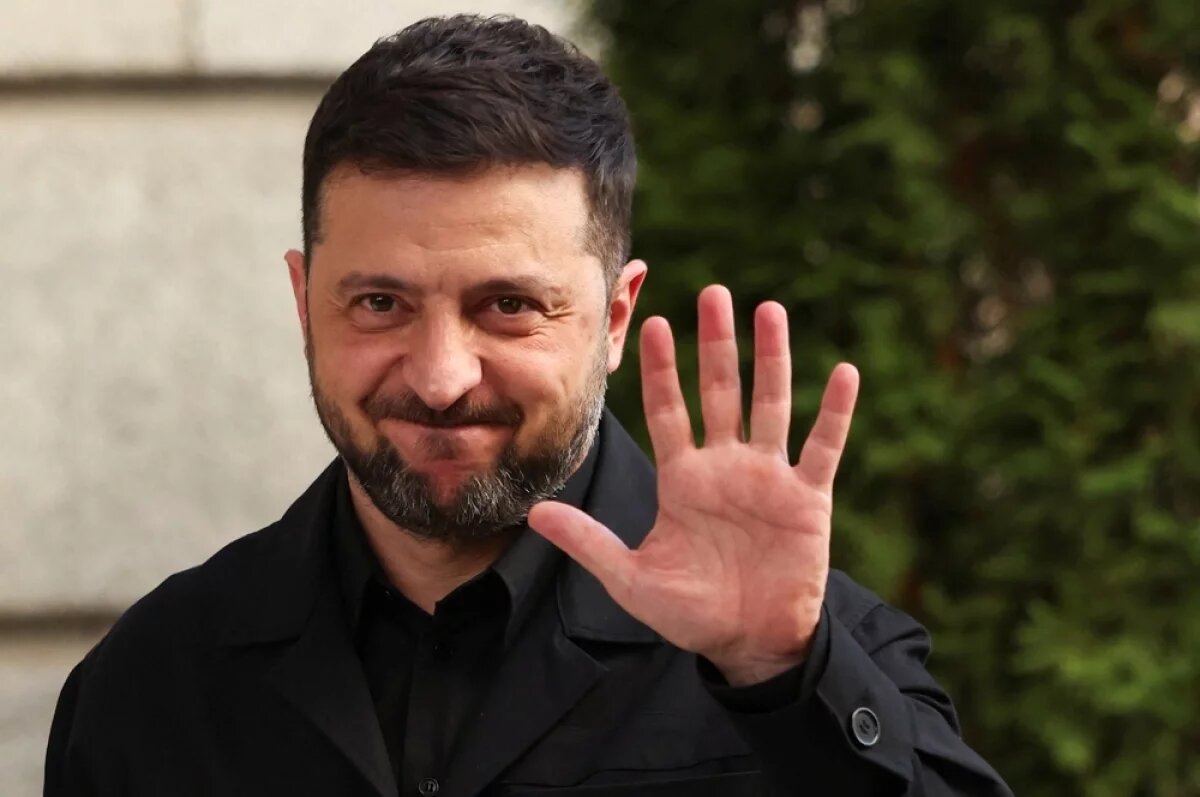    Ещё в марте советник президента Франции сообщал, что Зеленского звать на «сходку» G7 не планируют.