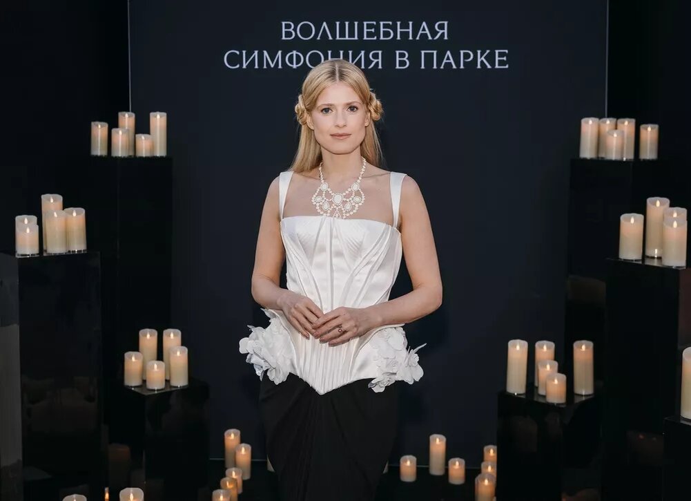    Константин Хабенский, Софья Эрнст, Анна Бутурлина и другие знаменитости на особенном концерте при свечах