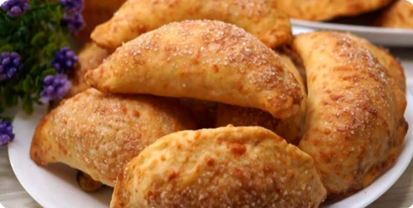Готовлю уже 3 дня подряд эти Пирожки из Чудо-теста. На вкус "Особенное"👉 не сладкое и не соленое, похоже на песочное, но другое...