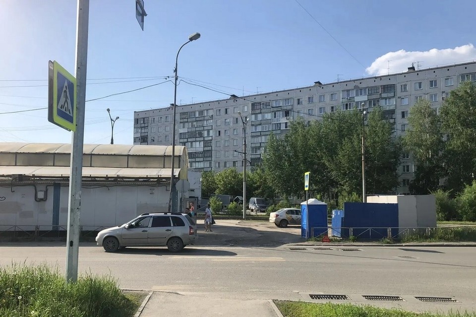    В Ленинском районе Новосибирска автомобиль сбил двух подростков на самокате. Фото: ГАИ Новосибирска