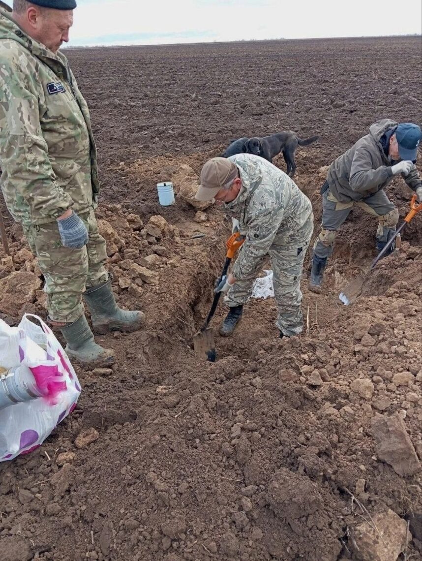 Бойцы поискового отряда «Память поколений» обнаружили под Волгоградом захоронение времен Великой Отечественной войны с останками трех бойцов, один из которых – наш земляк Иван Яковлевич Яблонских.