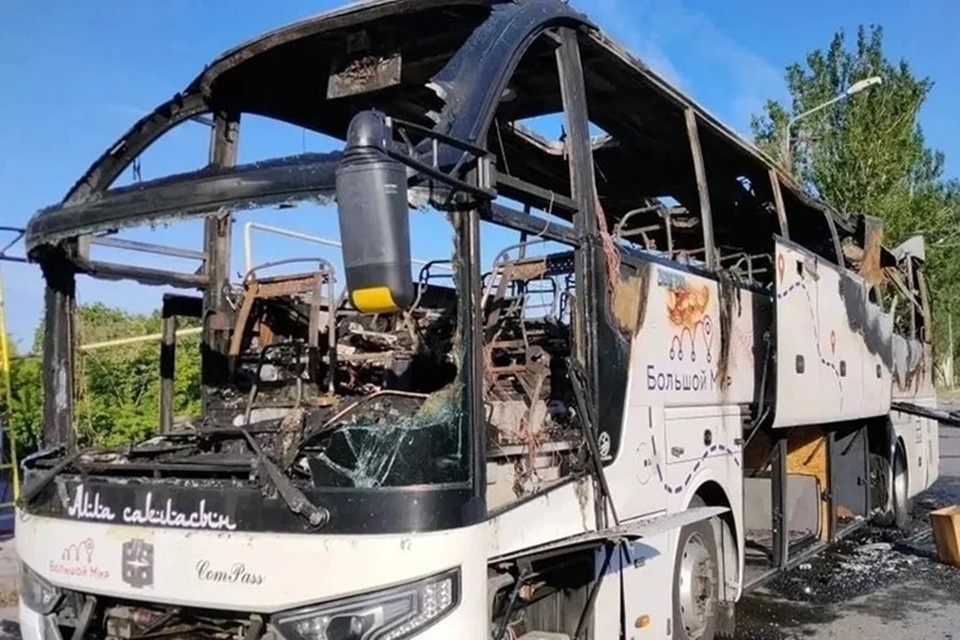    ВСУ ранним утром 3 июня 2026 года атаковали рейсовый автобус в Енакиево. Фото: Штаб обороны ДНР