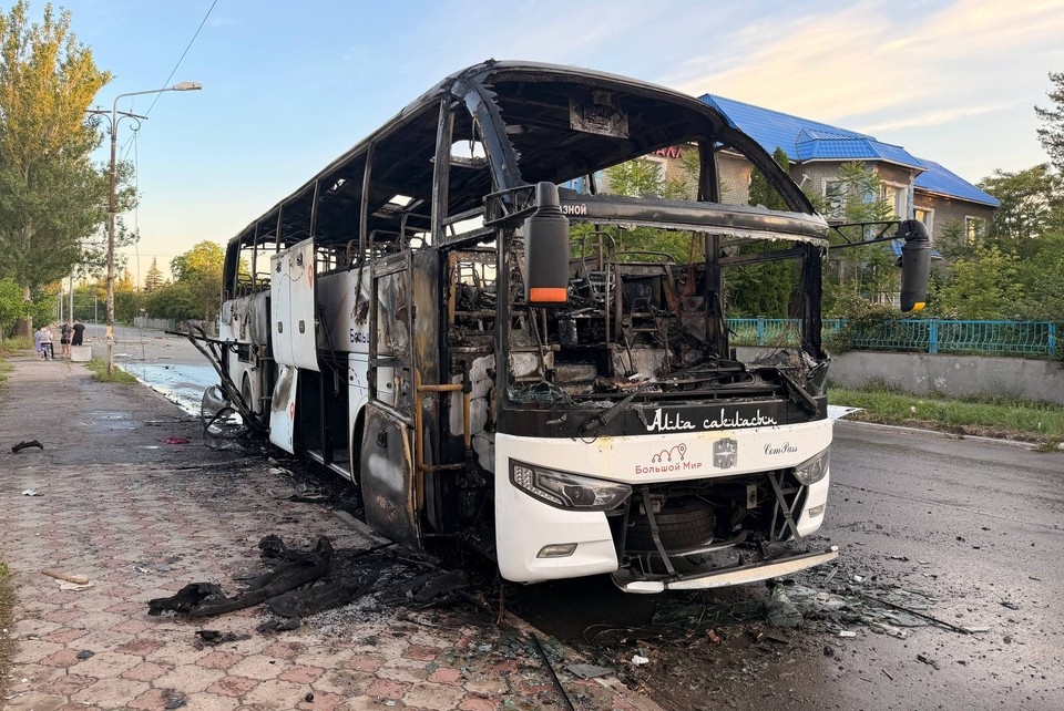    Ранним утром 3 июня ВСУ с применением БПЛА атаковали автобус в Енакиево. Фото: Штаб обороны ДНР