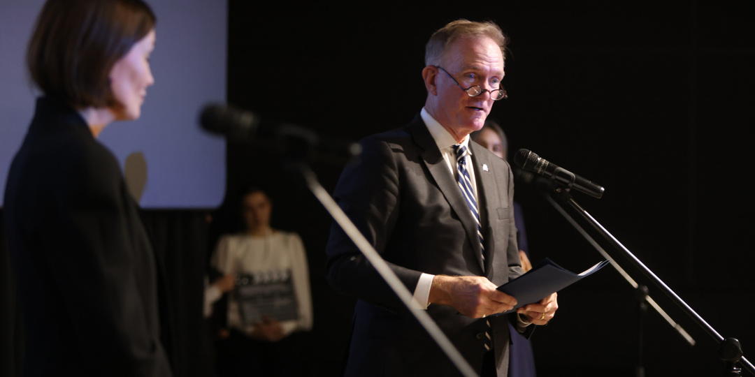 Неожиданный гость ПМЭФ из США: зачем в Петербург прибыл Родни Кук