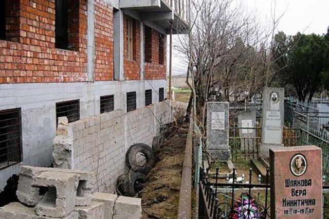 Можно ли жить возле кладбища?