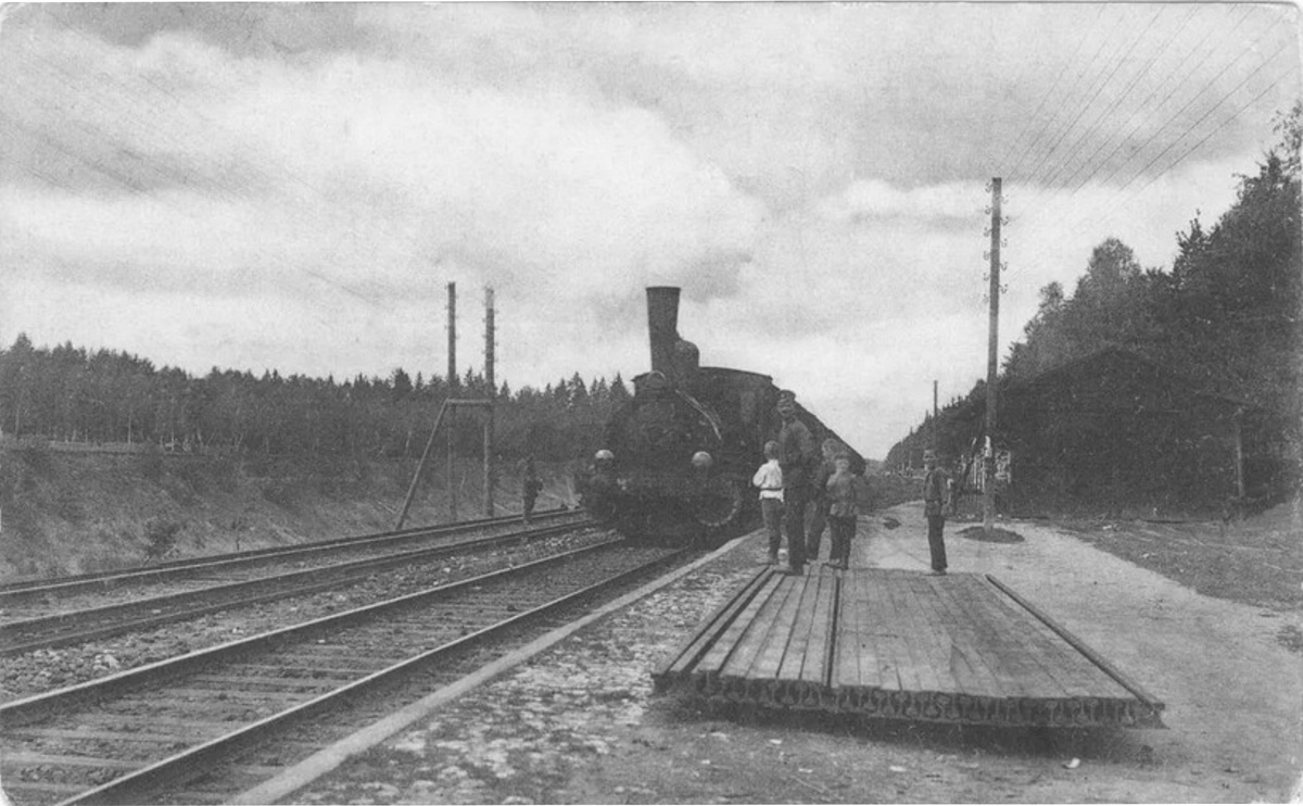 Паровоз. Малаховка, 1912 год (слева Малаховский овраг)