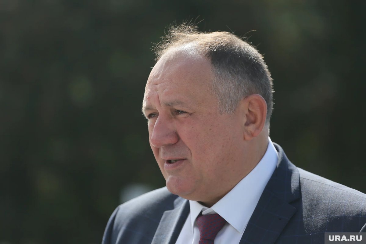     Глава Ханты-Мансийска Максим Ряшин сменил зама, который идет на выборы