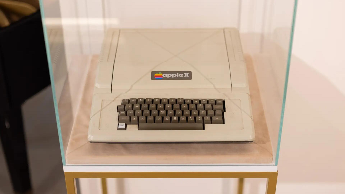 Раритетный Apple II Стива Джобса нашли на ПМЭФ