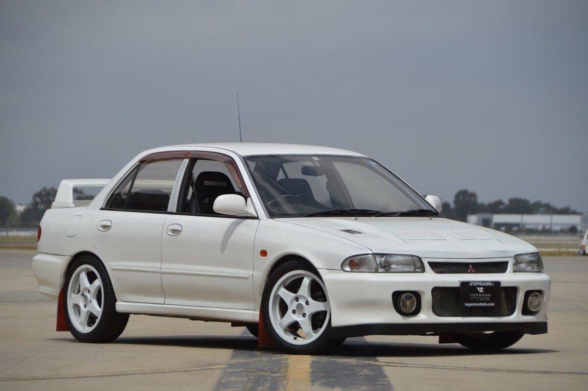 Evo II (1993) «Mitsubishi Lancer Evolution II» Фото из открытых источников