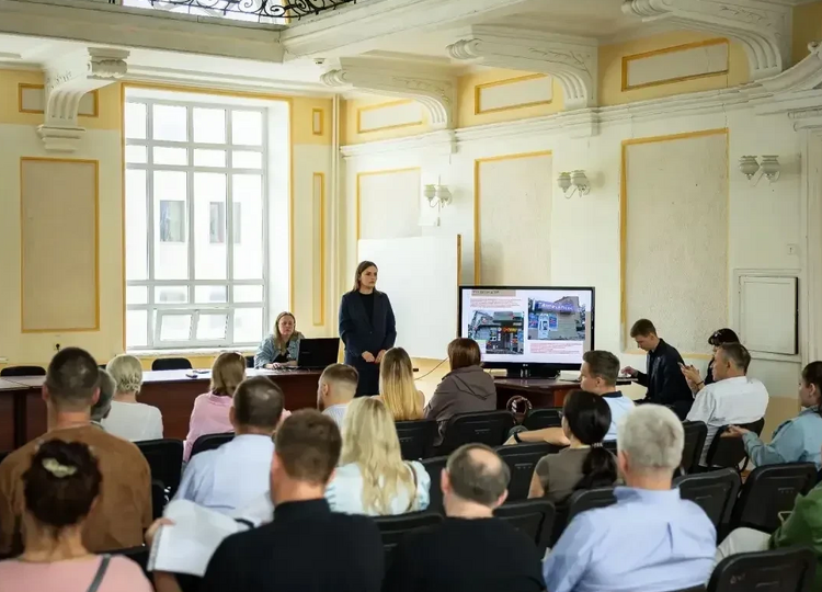 В Курске приведут в порядок улицу Радищева – бизнесу разъяснили правила размещения вывесок