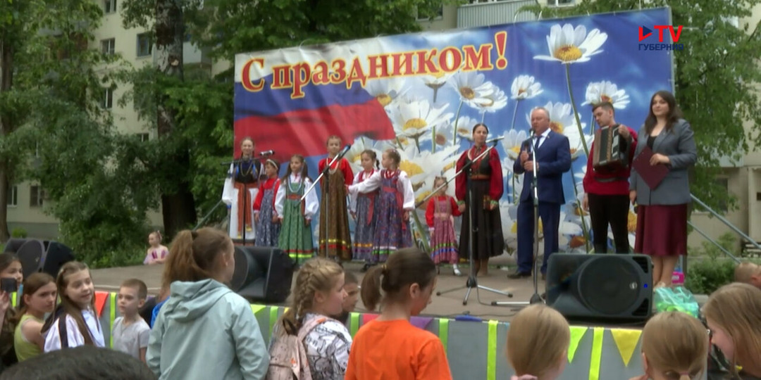 Концерт для взрослых и шоу детских талантов устроили у озера на левом берегу Воронежа