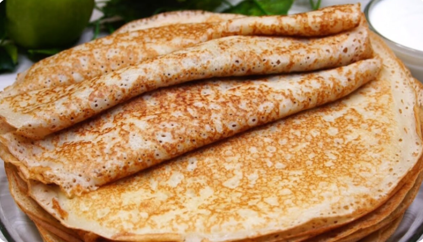 Вкусно даже без начинки. Заварные блины на кефире (нежные, тонкие и с большим количеством дырочек).