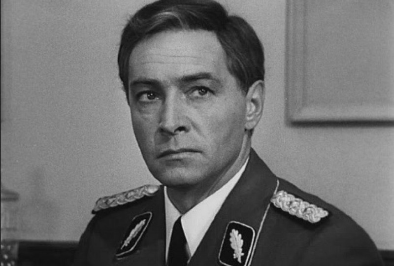 Кто помимо Тихонова мог сыграть Штирлица в культовом сериале?