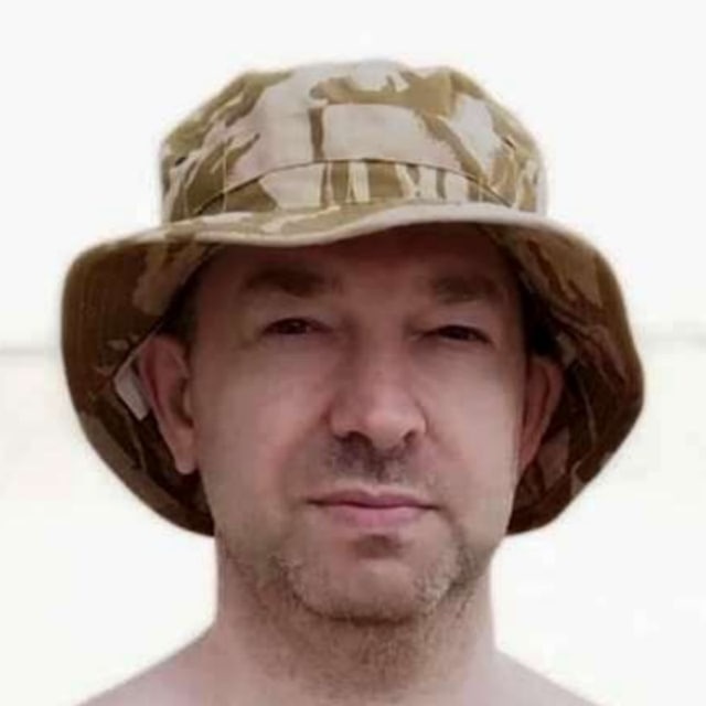 Сергей Александрович Макиенко
Исследователь и практик, дипломированный философ и человек.
Профессионал в области работы с информацией и управления, руководства проектами.
Работал на разных производствах, в издательствах и финансовой компании: плотником, журналистом, редактором, учёным, преподавателем, маркетологом, консультантом по управлению, логистом, инженером, коммерческим директором, руководителем своего бизнеса, отделов и проектов.