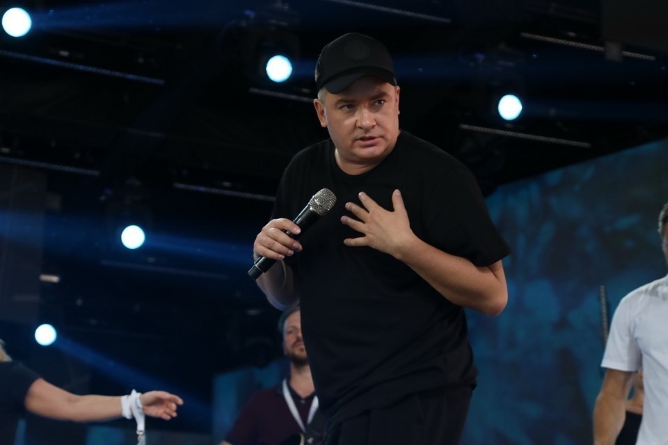    Андрей Данилко спел в кипрской винодельне Лариса КУДРЯВЦЕВА/ЭГ