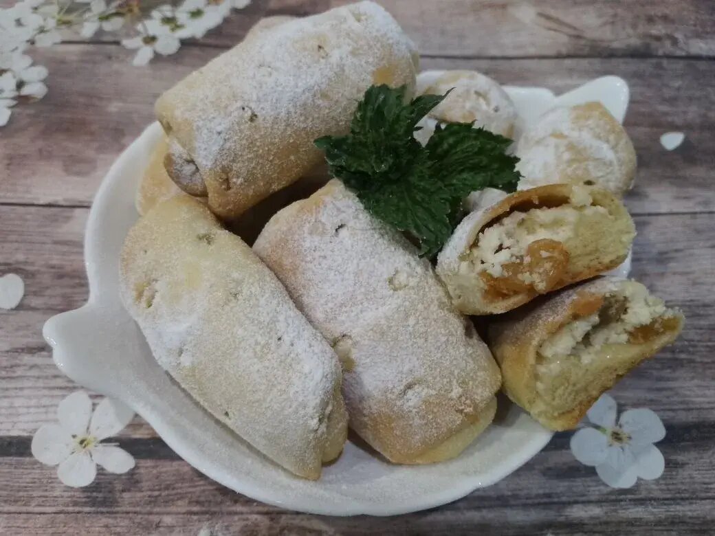 Печенье песочное с творожной начинкой и изюмом