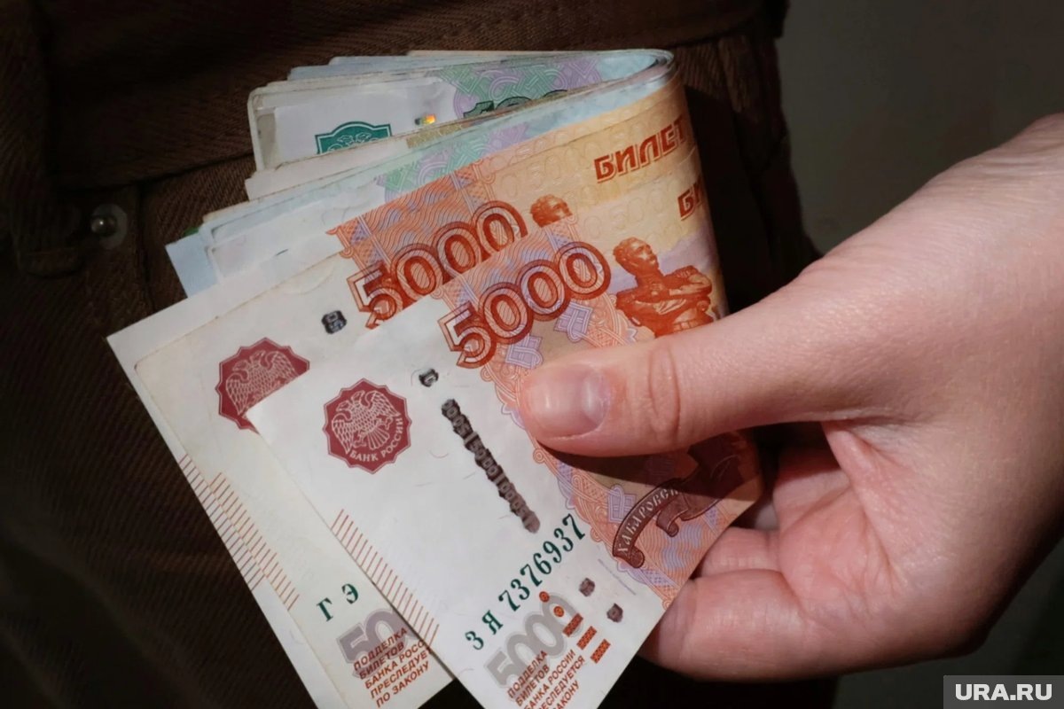     Средняя зарплата в финансовых сферах составляет свыше 300 тысяч рублей