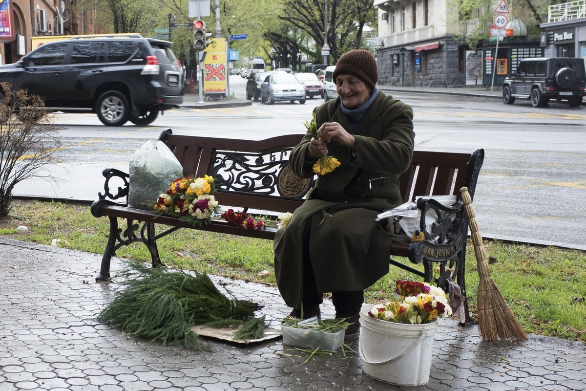 Пенсионеры подрабатывают, пока силы есть