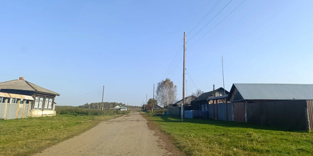 Как живут в деревне на 30 человек... Но есть три "удобства"