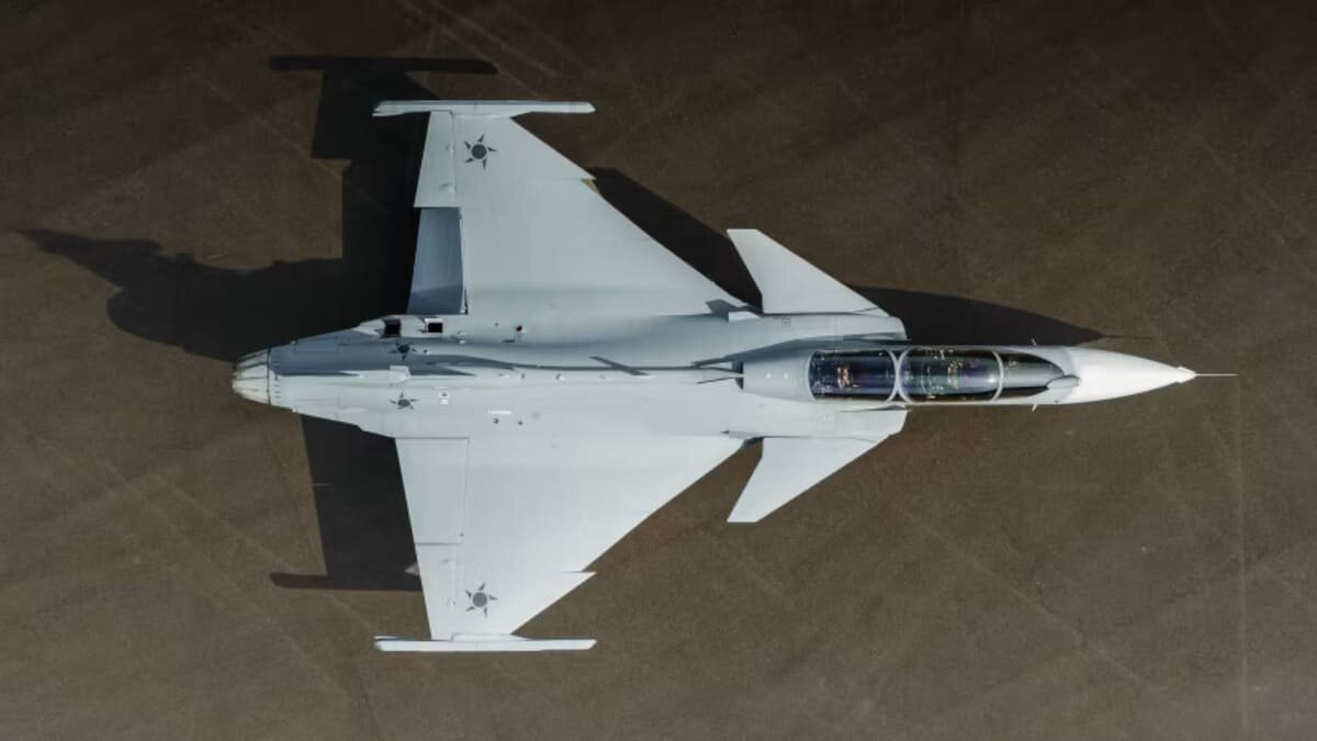    Первый в мире двухместный истребитель Gripen F / © Saab