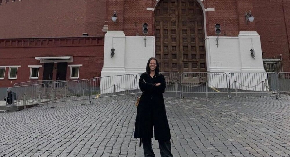 «Глаза открылись только в РФ»: Зачем известная журналистка из США привезла своих детей в Россию и как она жестко высмеяла ложь Запада