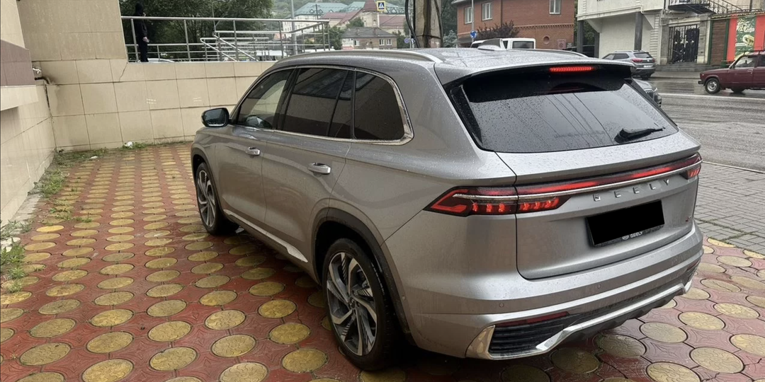Купил 3-летний Geely Monjaro (без гарантии) и пожалел при первом ремонте. Честный отзыв владельца