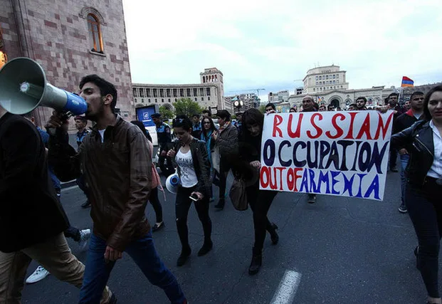 Ну вот привычная тематика для армян - "Россия окупант"