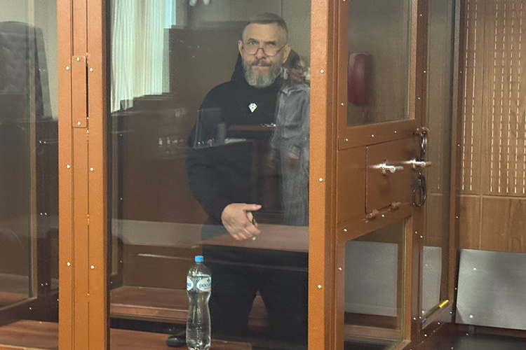    В Мосгорсуде, как рассказывал «БИЗНЕС Online», идет процесс над киллером в этом деле Алексеем Олесиком, который 23 года скрывался, жил под именем Алексея Черкасина и был задержан в ноябре 2025-го в Шахтах Ростовской области