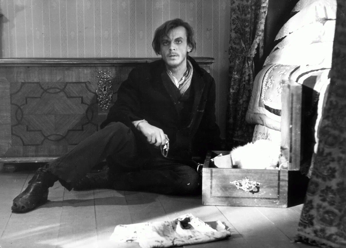 Герой Раскольников актёр Георгий Тараторкин. Экранизация романа "Преступление и наказание". Источник: Кинопоиск.