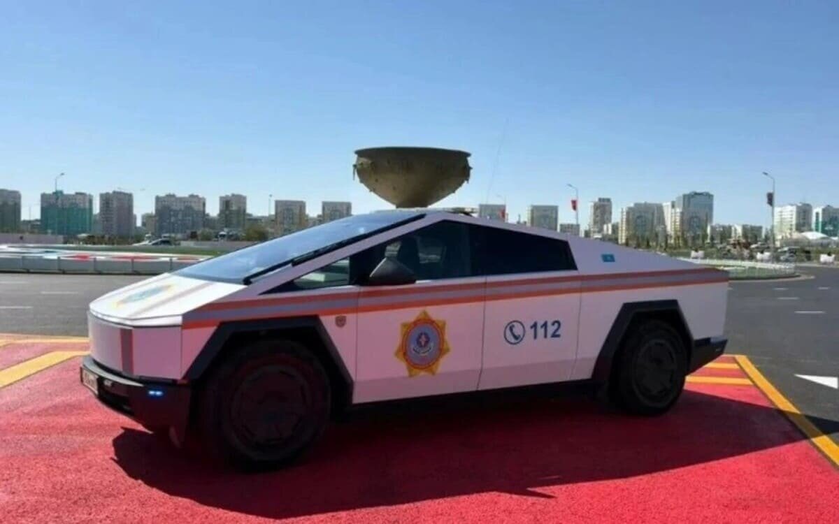    Tesla Cybertruck в Казахстане / © Kazakhstan’s Ministry of Emergency Situations
