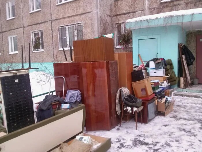 Сдал квартиру, а квартиранты её продали и выставили мебель на улицу⁠⁠ - и такое бывает