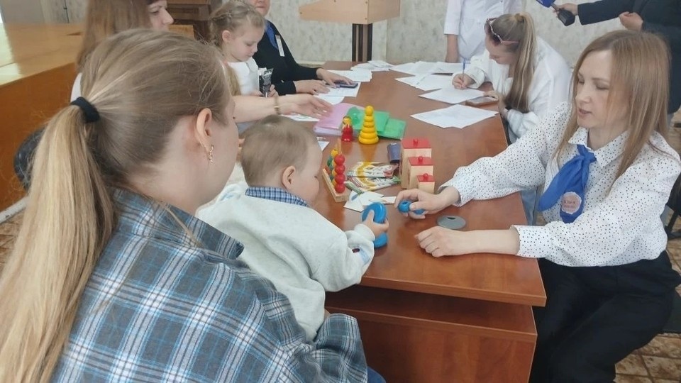    Семьи, которым требуется помощь, пригласили на углубленную диагностику. Фото: Минсоцдемографии Самарской области
