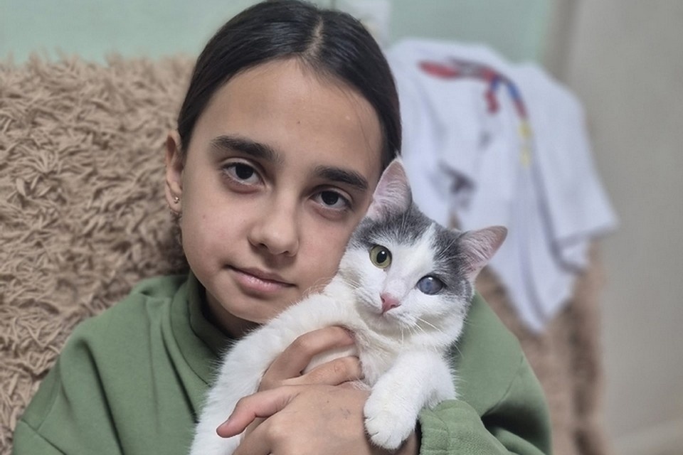    Полина с раннего детства обожает животных и не может пройти мимо тех, кто попал в беду. Фото: личный архив семьи Барминых